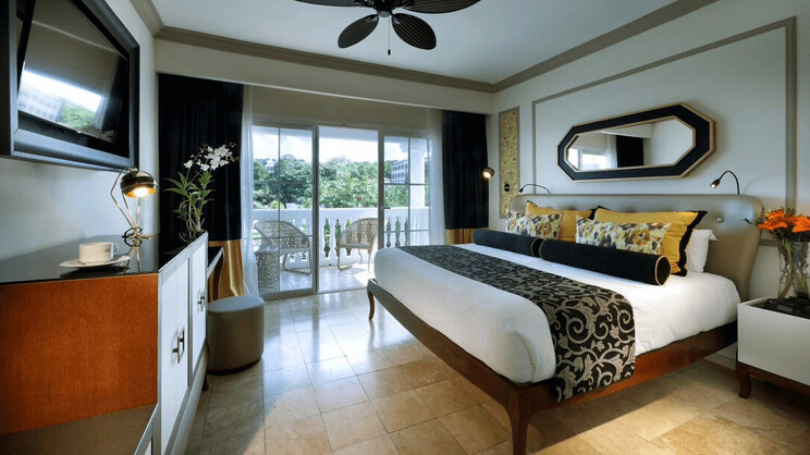 Grand Palladium Lady Hamilton Resort & Spa